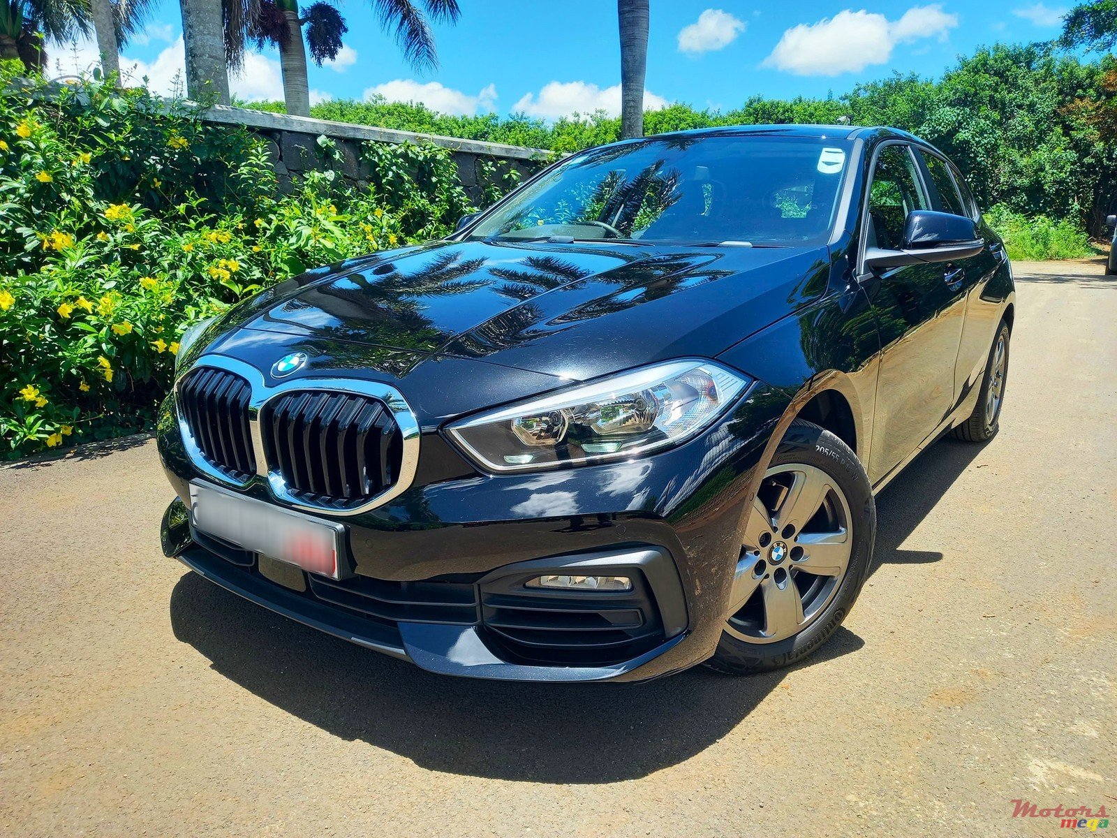 2020' BMW 118 i Lounge Edition photo #3