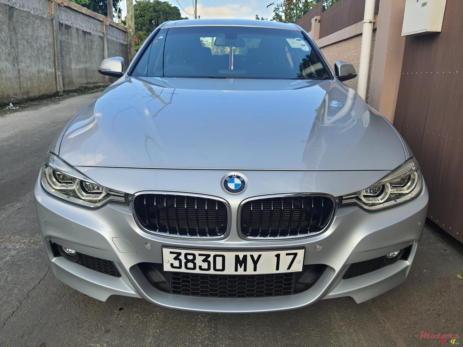 2017' BMW 3 Series photo #1