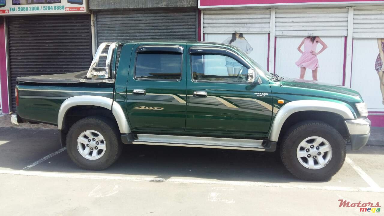 2005' Toyota Hilux photo #3
