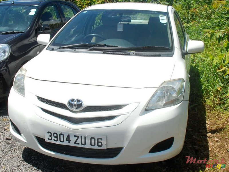 2006' Toyota Yaris photo #1