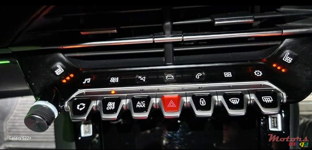 2023' Peugeot 2008 GT photo #6