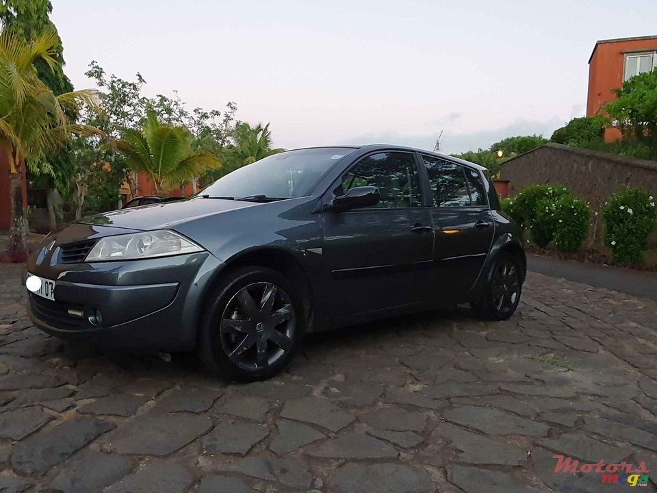 2007' Renault Megane photo #1