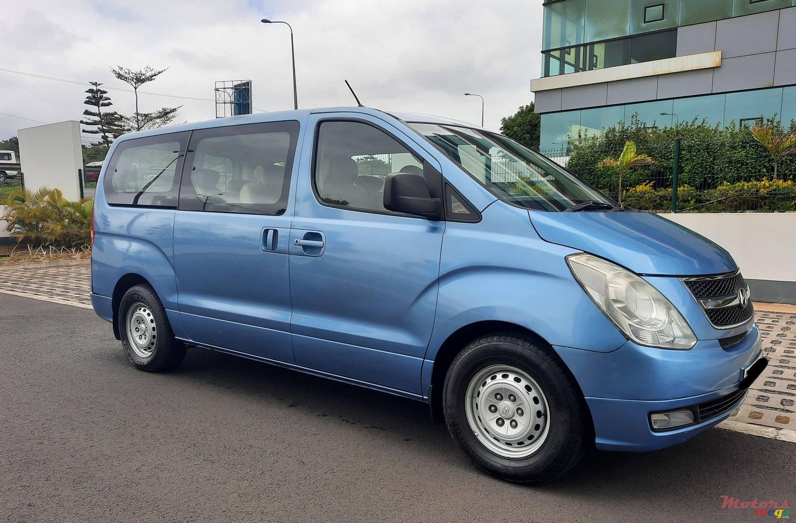 2010' Hyundai H-1 photo #1