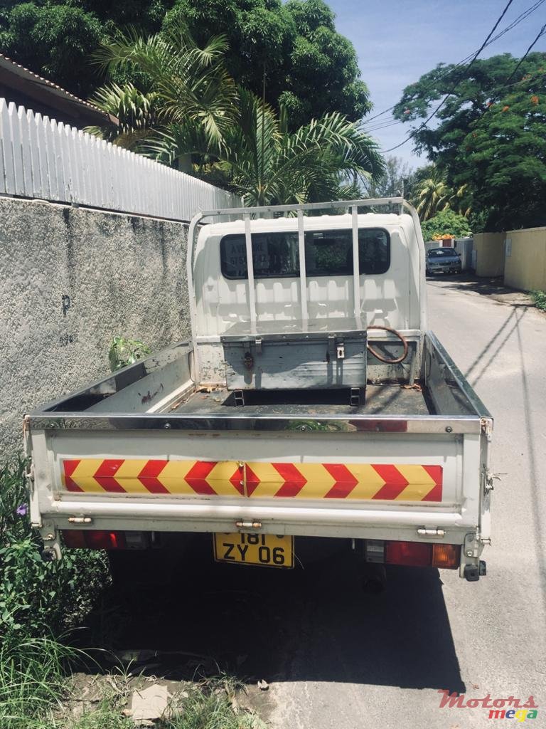 2006' Toyota Dyna photo #3