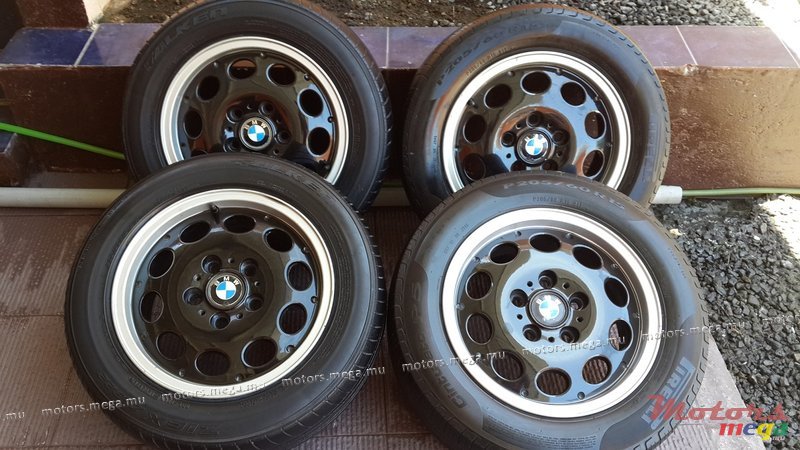 2000' BMW Alloy Wheel 15" photo #1