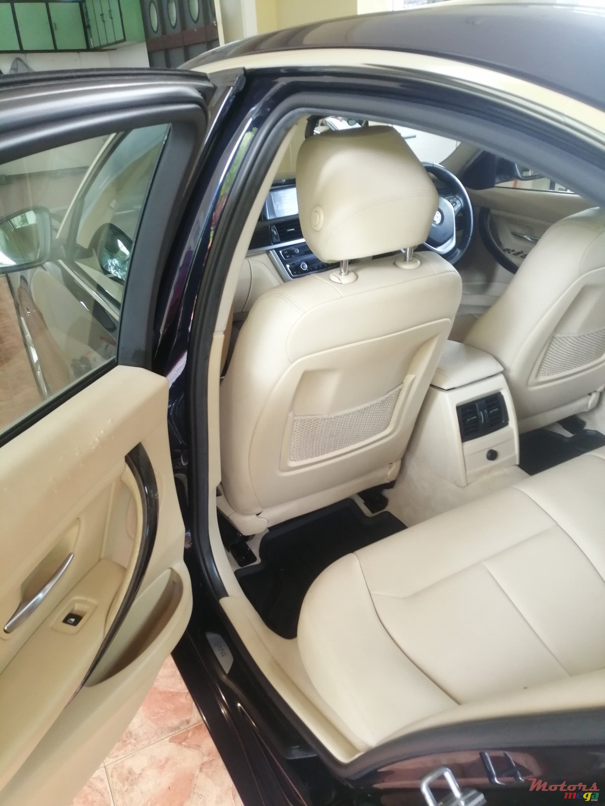 2015' BMW 320 photo #6