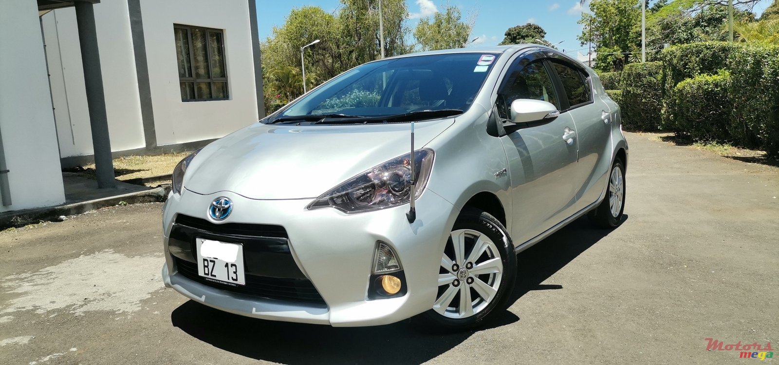 2013' Toyota Aqua photo #1