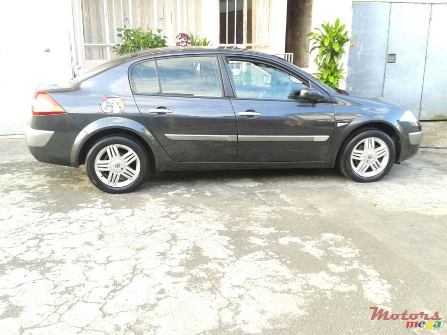 2006' Renault Megane MP3+USB+AUX+CD photo #2