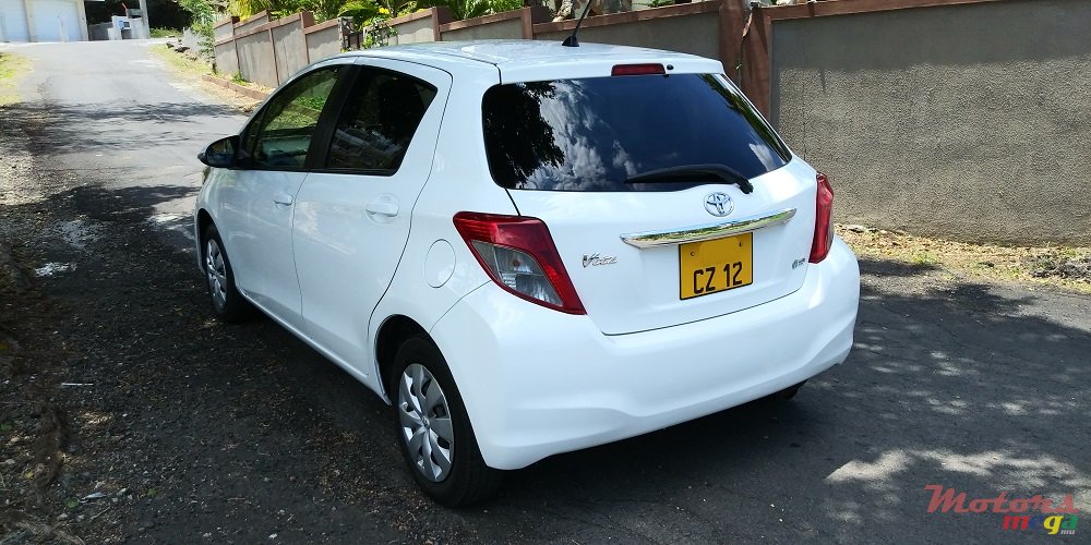 2012' Toyota Vitz 1.3 photo #4