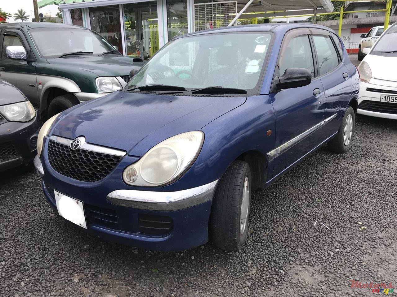 2002' Toyota Duet photo #1