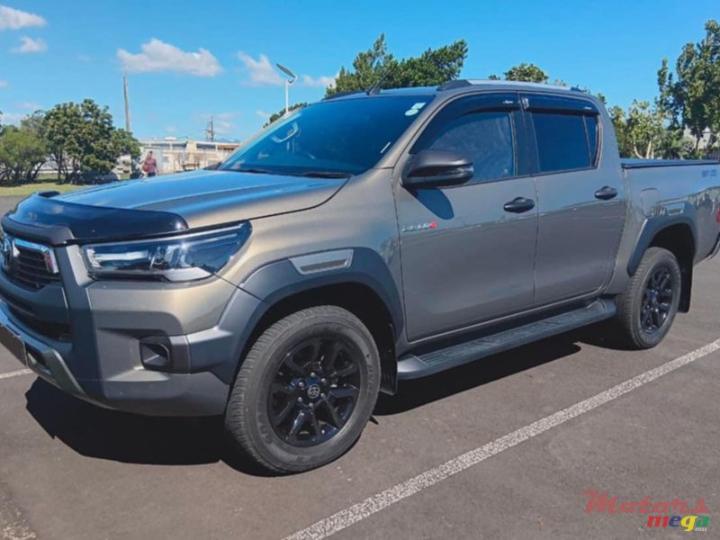 2021' Toyota Hilux 2.8 Pickup (4x4) photo #2