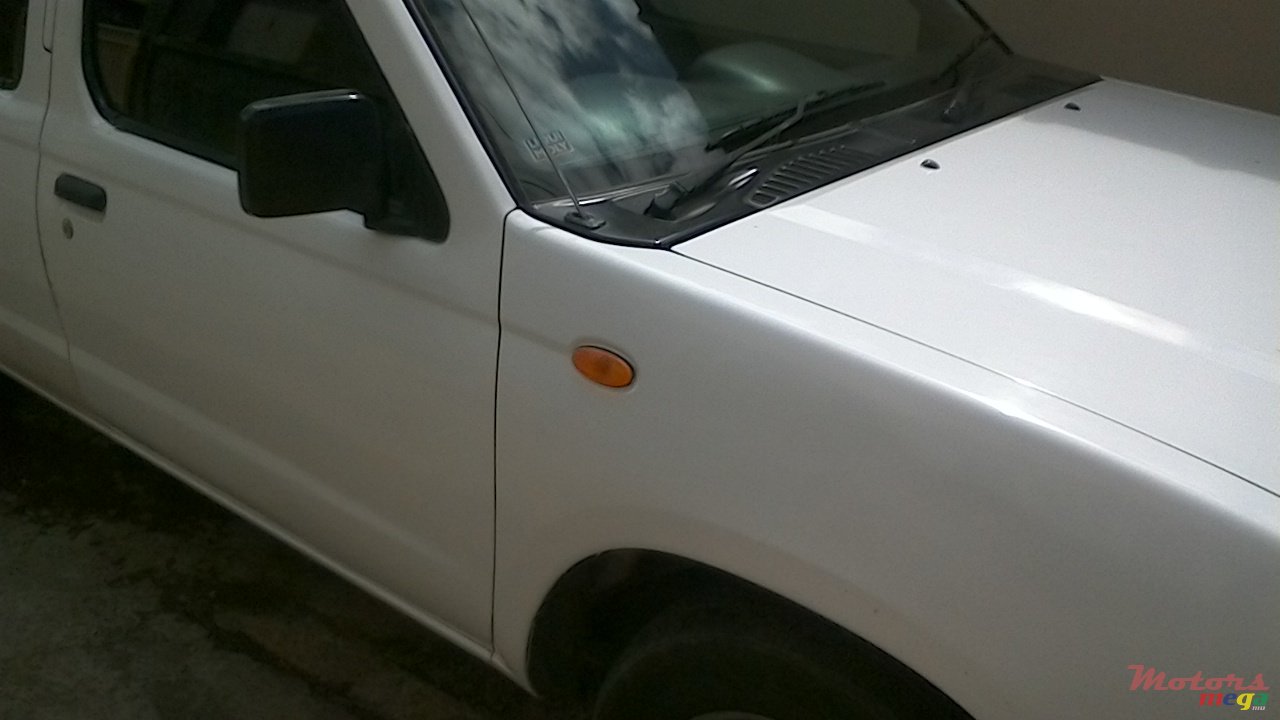 2006' Nissan Navara photo #2