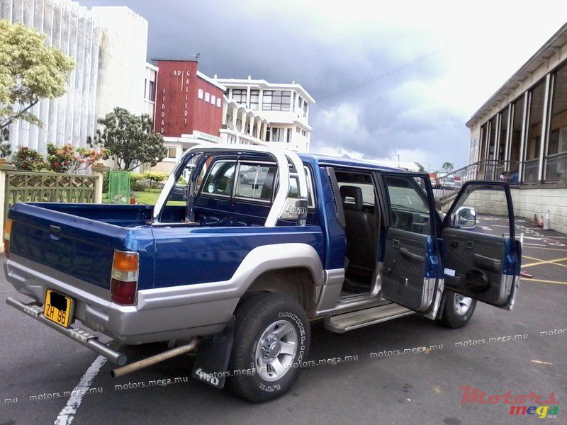 1996' Mitsubishi Strada 4X4 photo #2