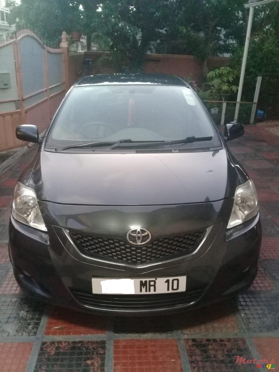 2010' Toyota Yaris photo #4