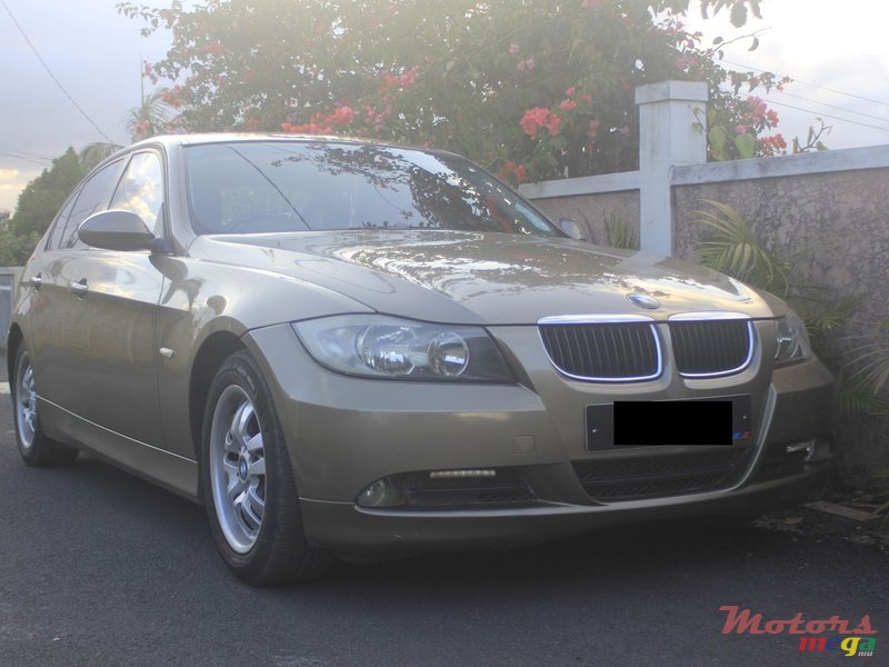 2006' BMW 3 Series 320i E90 photo #1