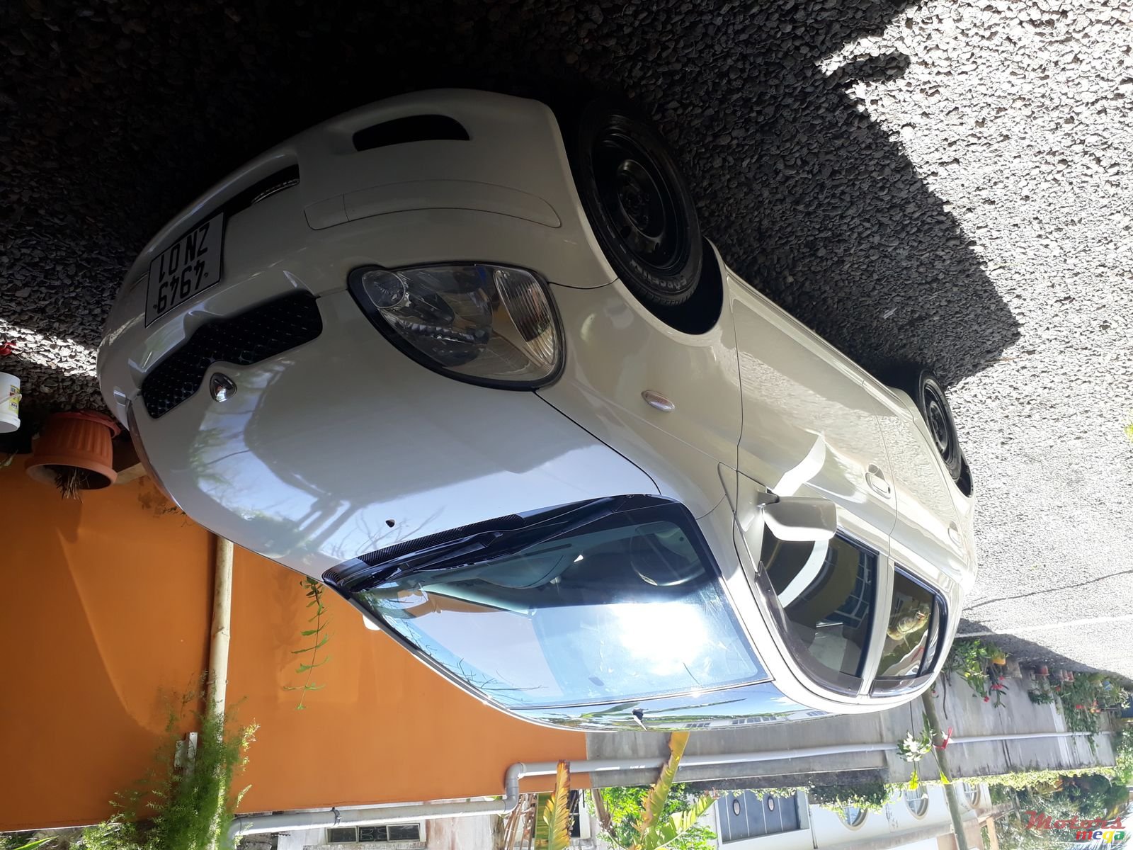 2001' Toyota Vitz photo #1