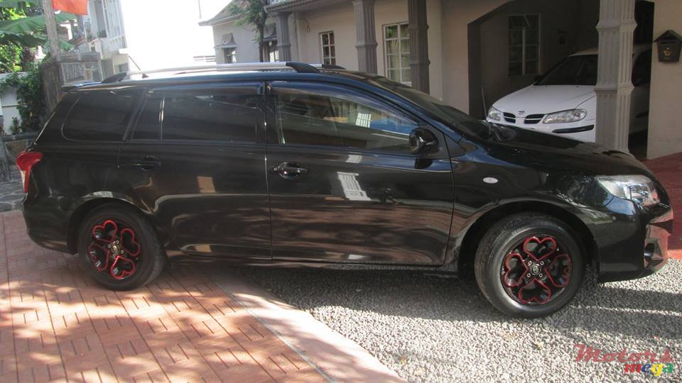 2012' Toyota Corolla Fielder photo #3