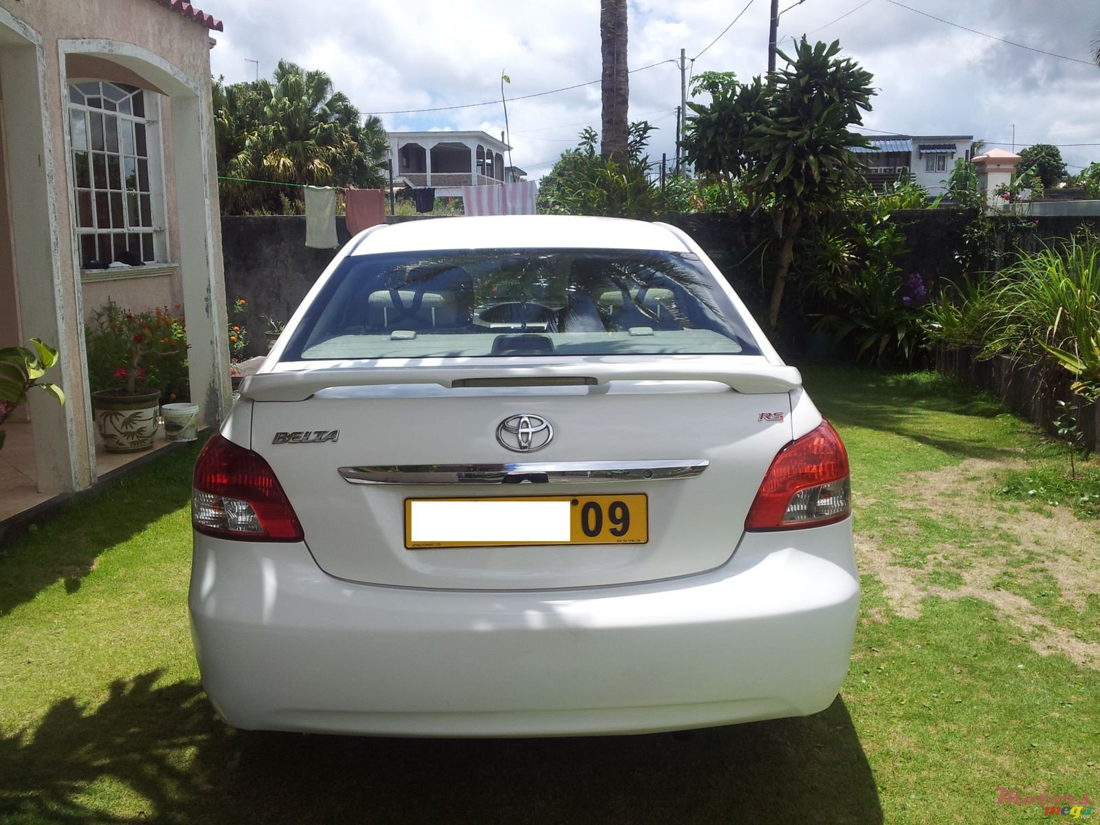 2009' Toyota Yaris photo #3