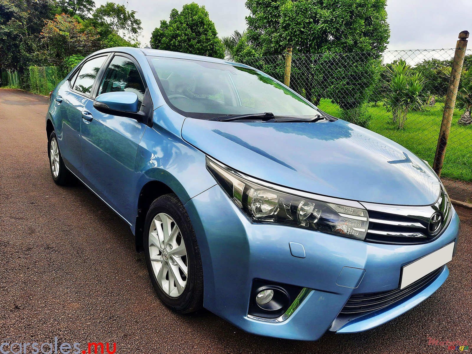 2017' Toyota Corolla 1.6 Sedan photo #2