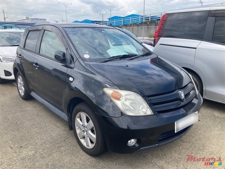 2006' Toyota Ist photo #1