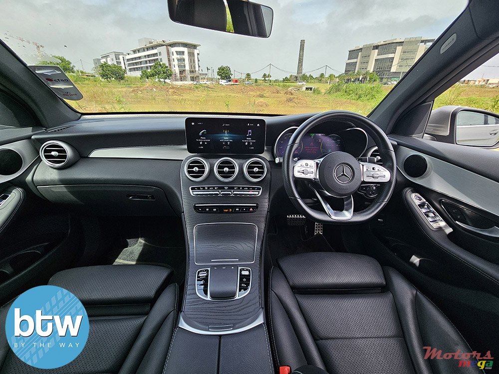 2021' Mercedes-Benz GLC 300 photo #7