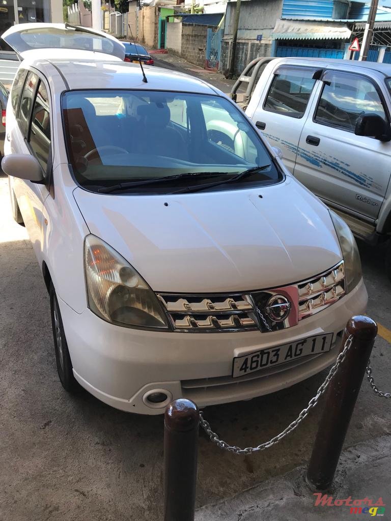 2011' Nissan Grand Livina photo #1