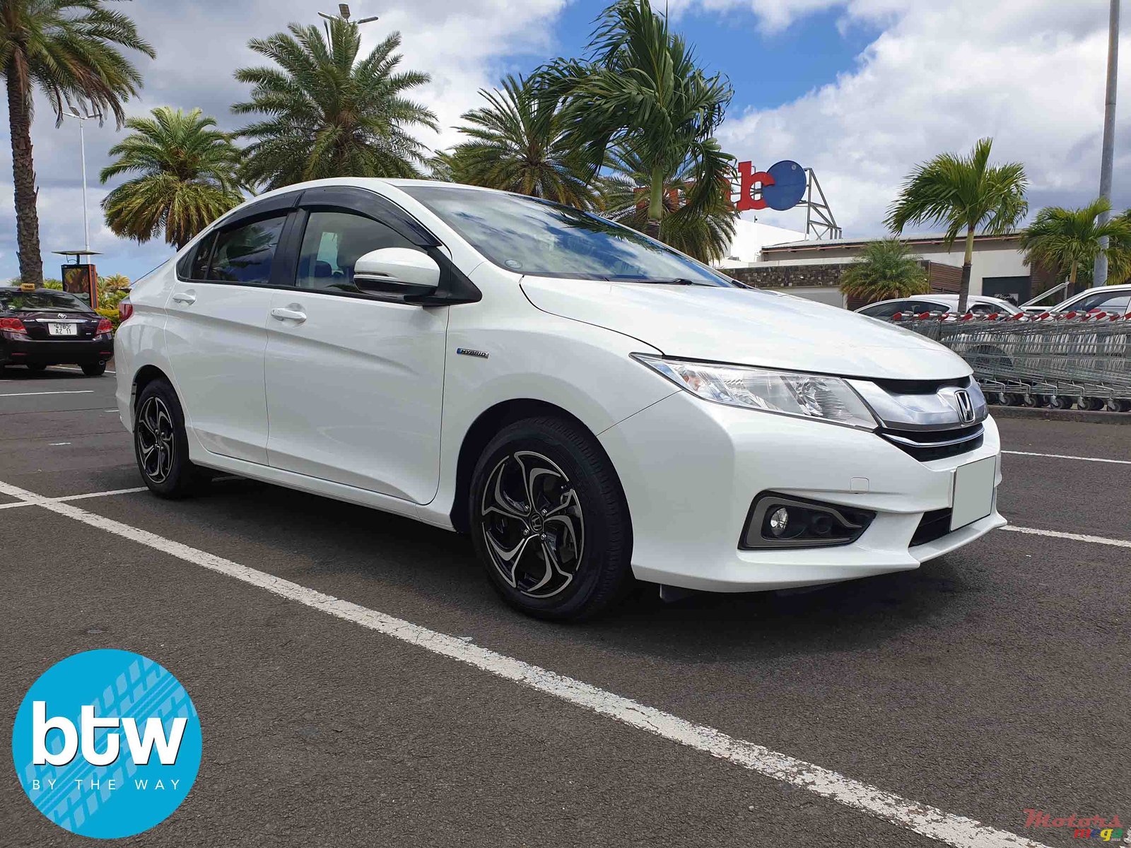 2015' Honda F-mx Grace Hybrid photo #1