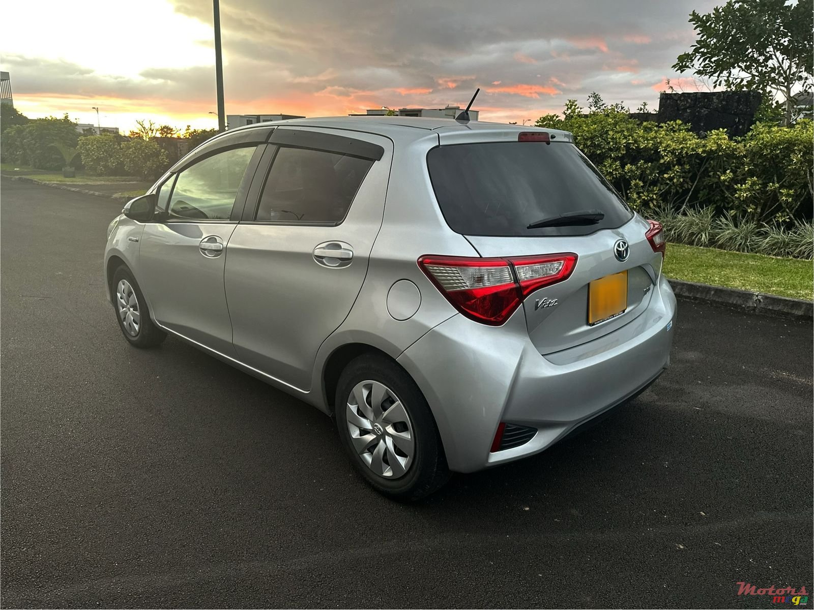 2017' Toyota Vitz Hybrid photo #5