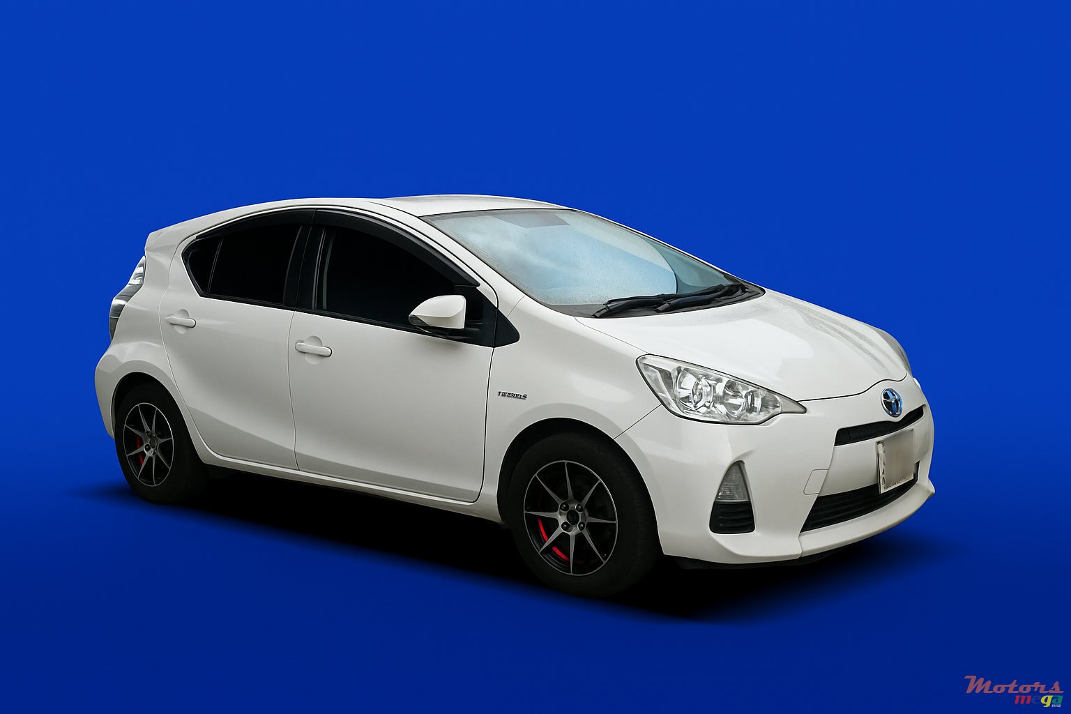 2014' Toyota Aqua photo #1