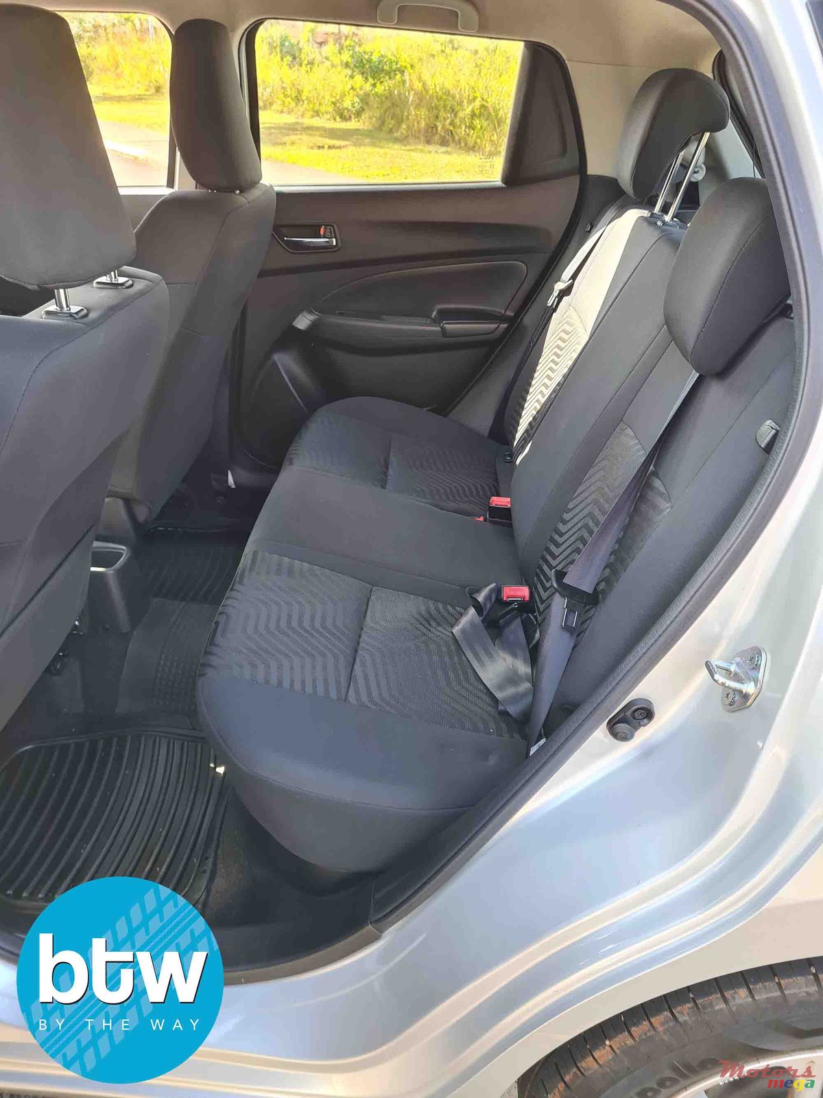 2019' Suzuki Swift photo #4