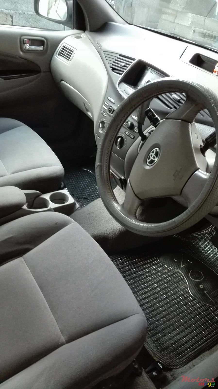 2002' Toyota Prius NZE engine photo #3