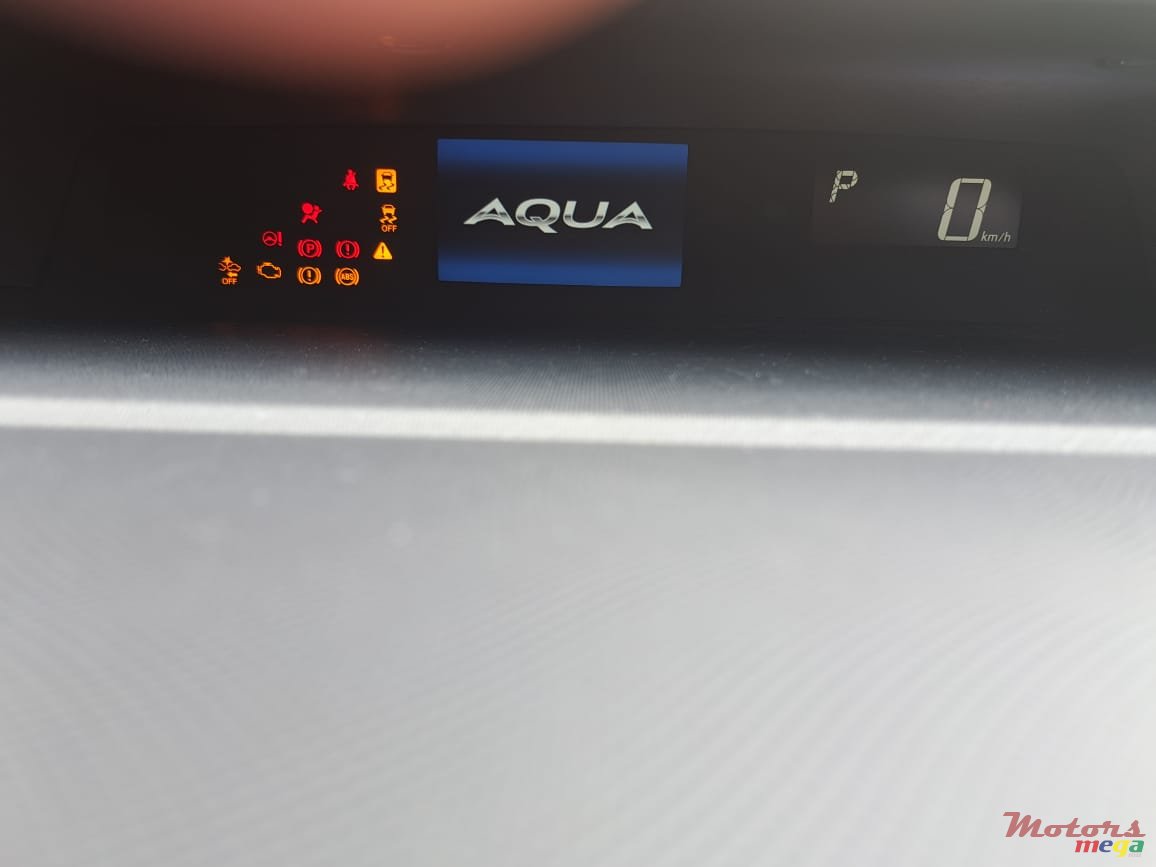 2020' Toyota Aqua photo #3