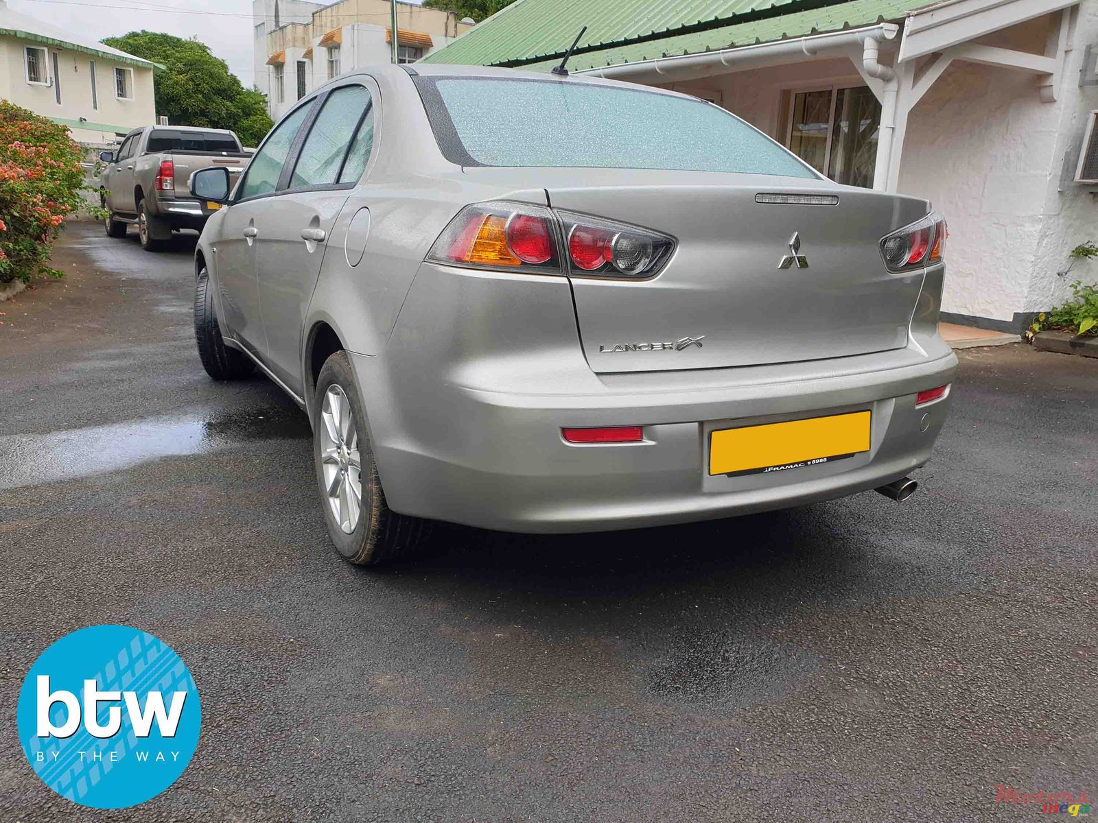 2015' Mitsubishi Lancer Ex photo #2