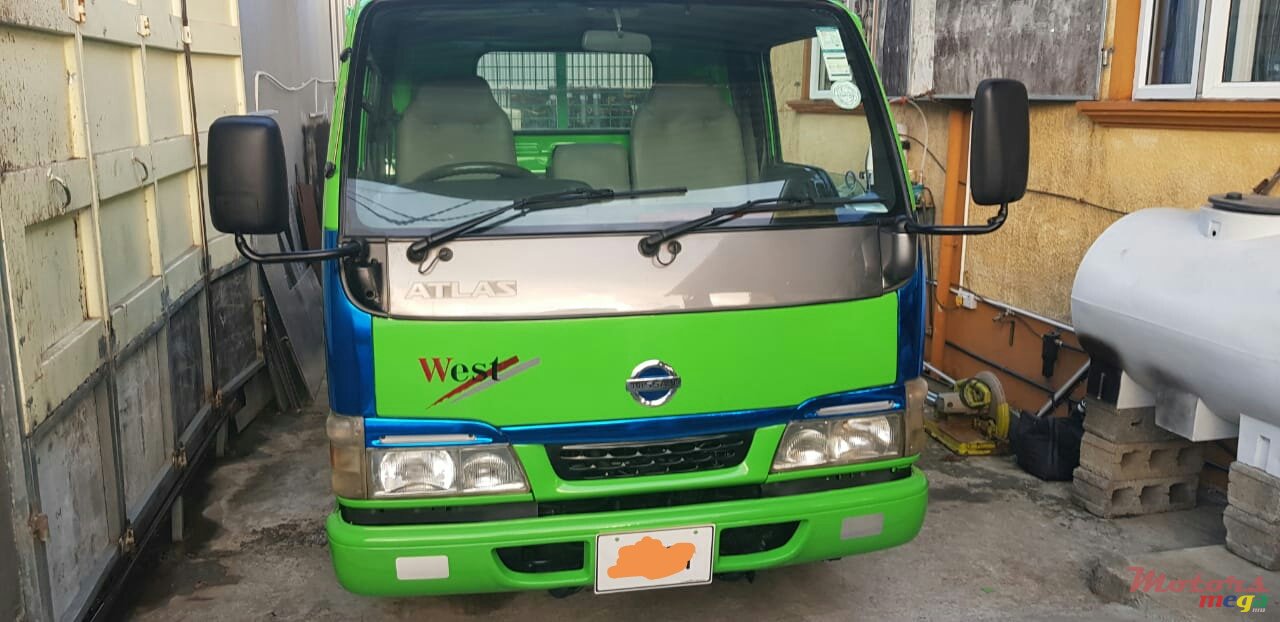 2003' Nissan photo #3