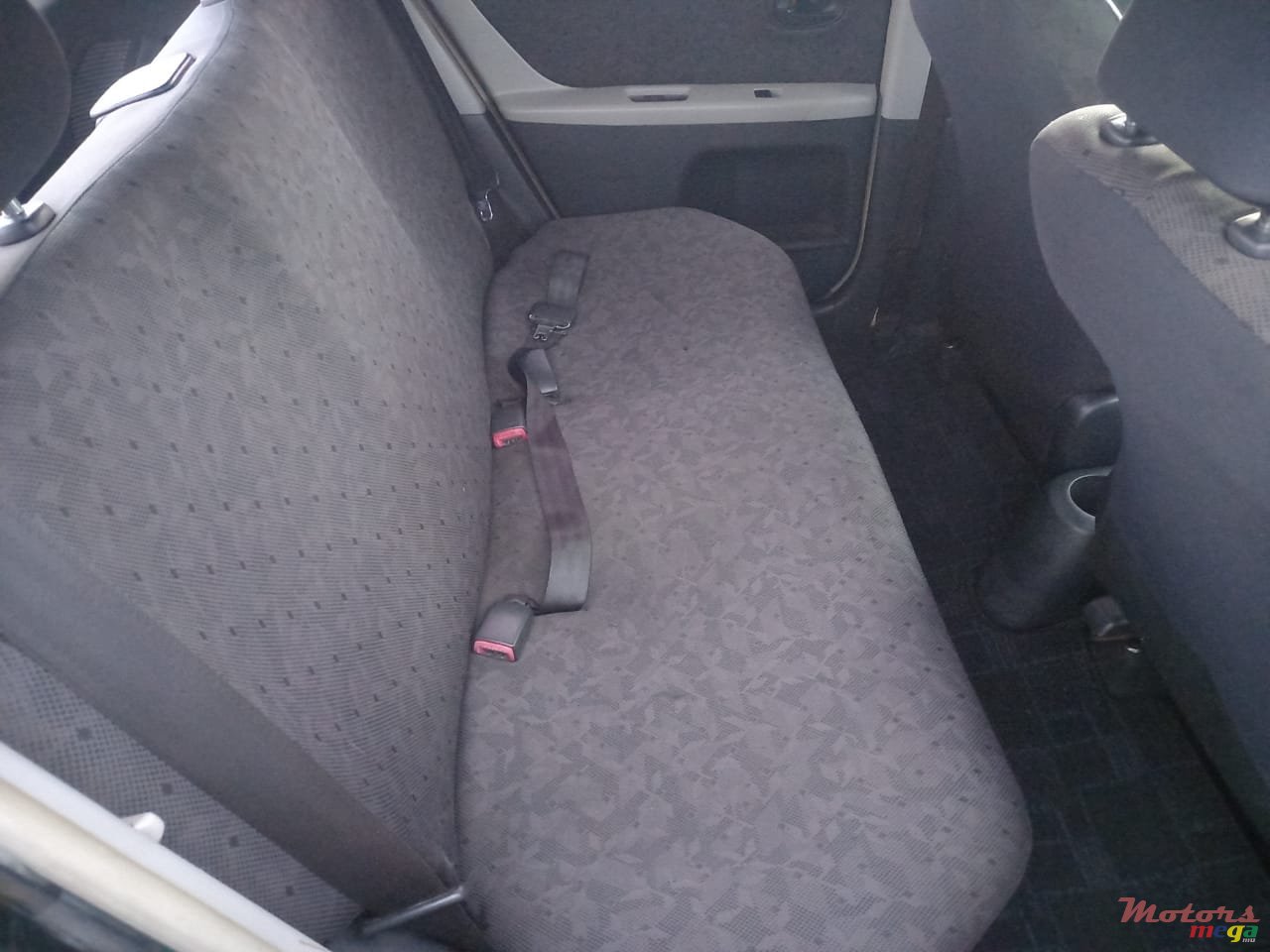 2010' Toyota Vitz photo #1