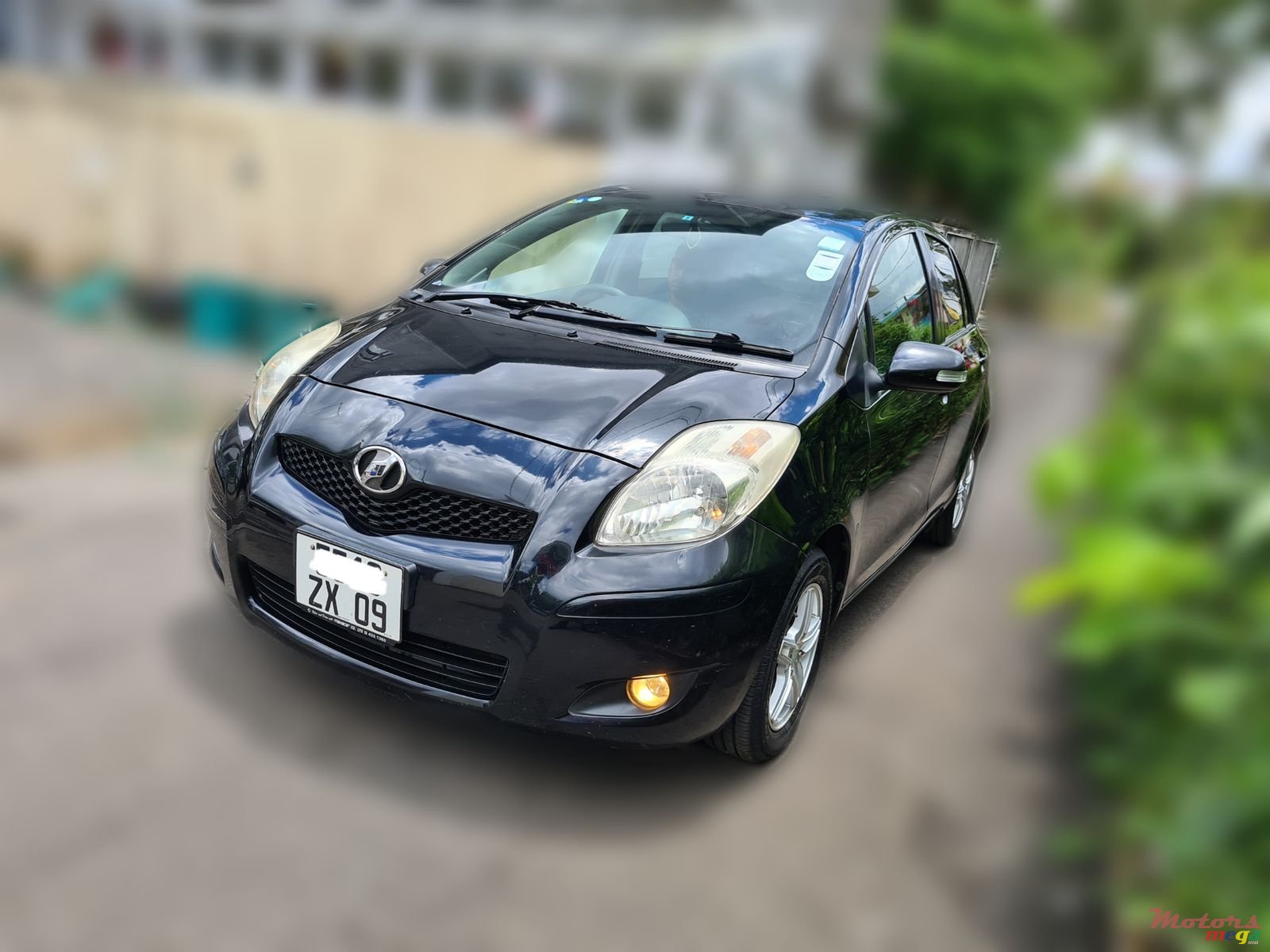 2009' Toyota Vitz 1300cc Automatic photo #2