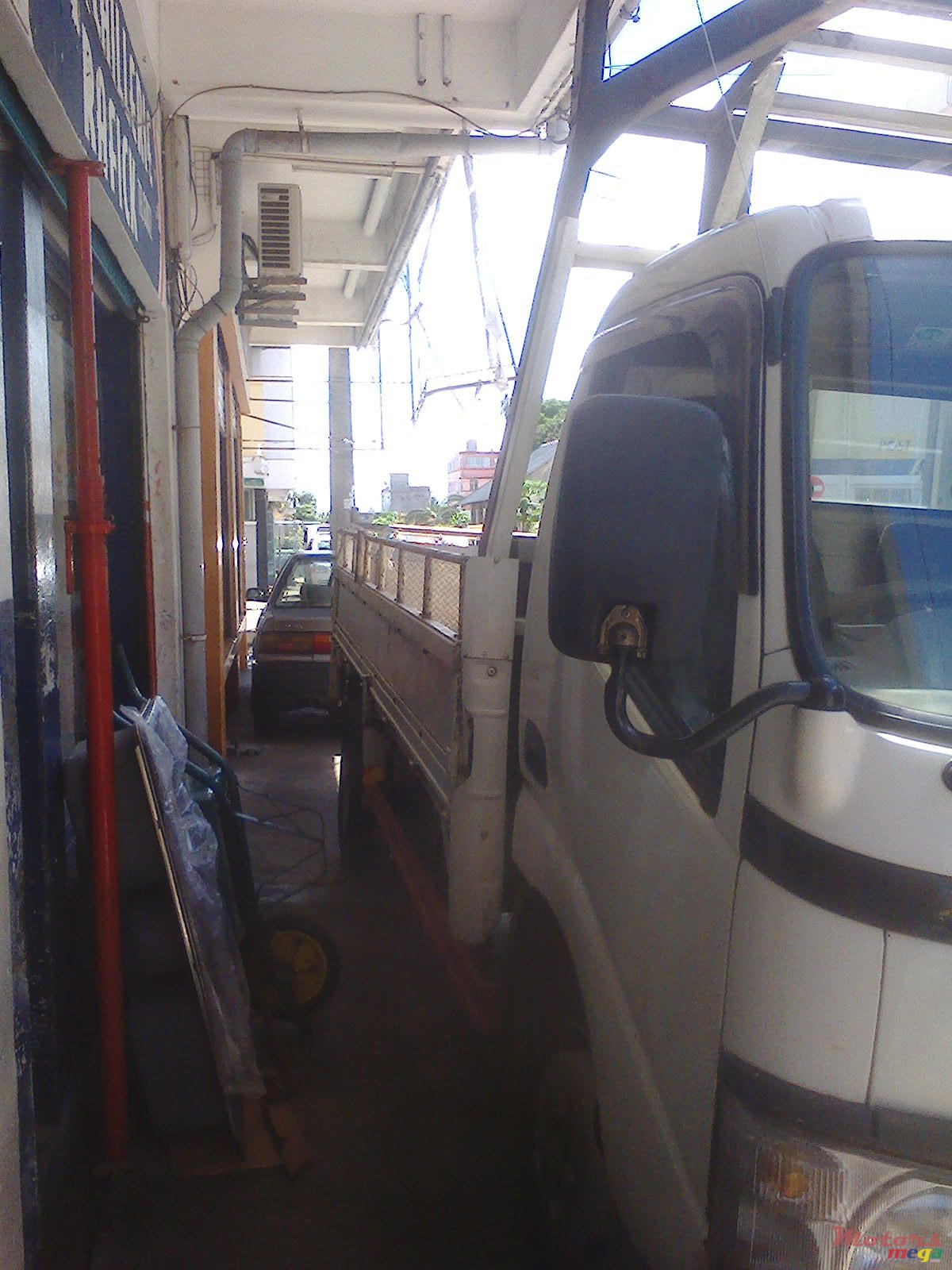 2004' Toyota photo #3