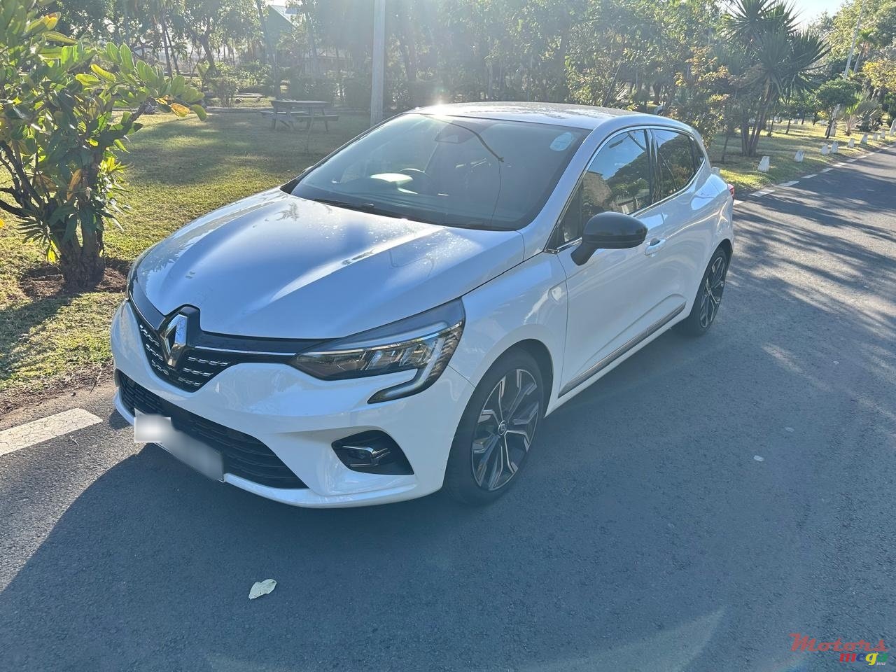 2021' Renault Clio photo #1