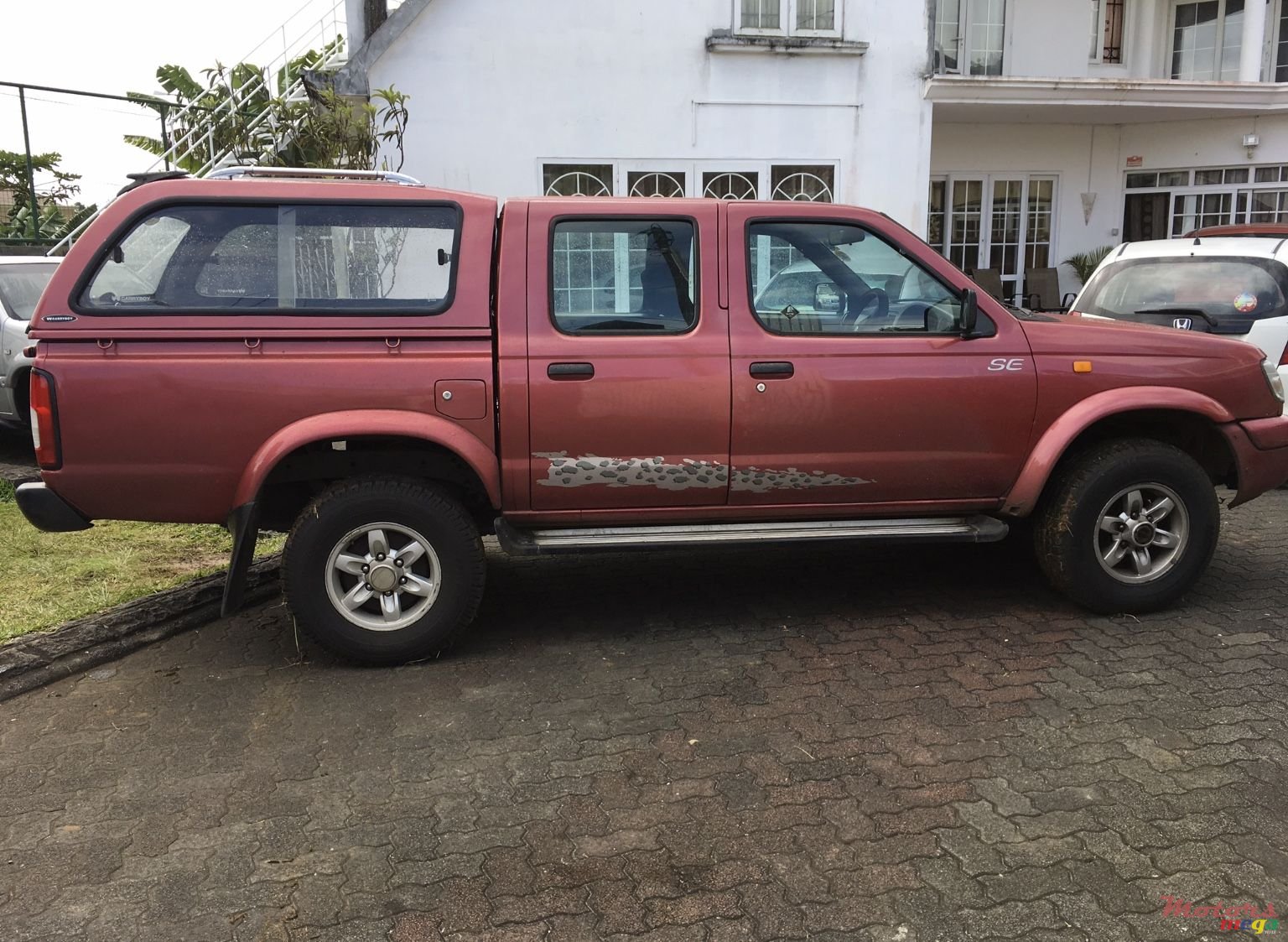 2001' Nissan photo #1