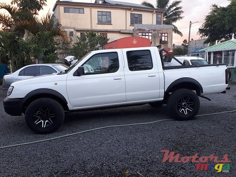 2002' Nissan Pickup 4x4 photo #4