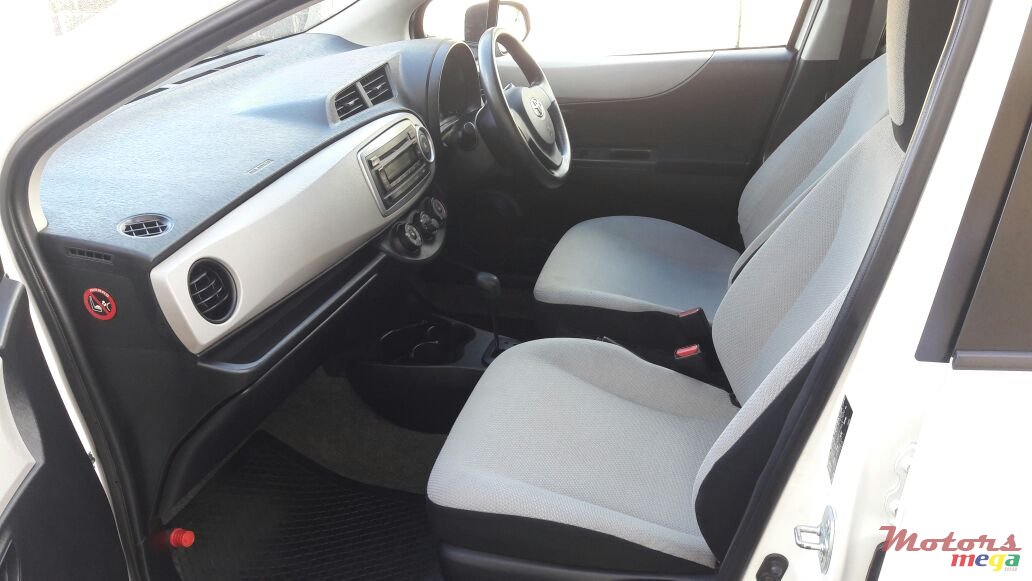 2012' Toyota Vitz 1320cc photo #2