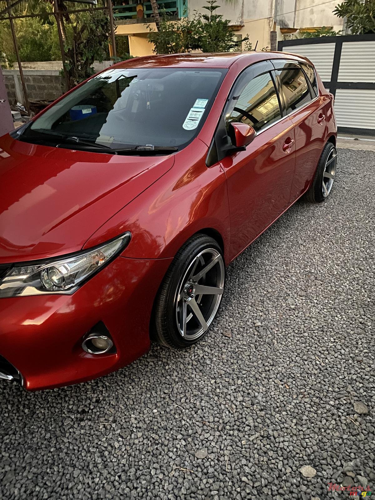 2013' Toyota Auris photo #4