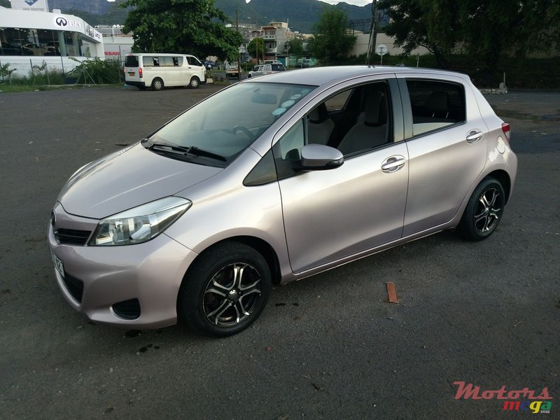 2012' Toyota Vitz photo #2