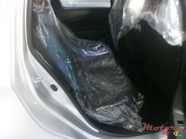 2015' Toyota Vitz photo #3