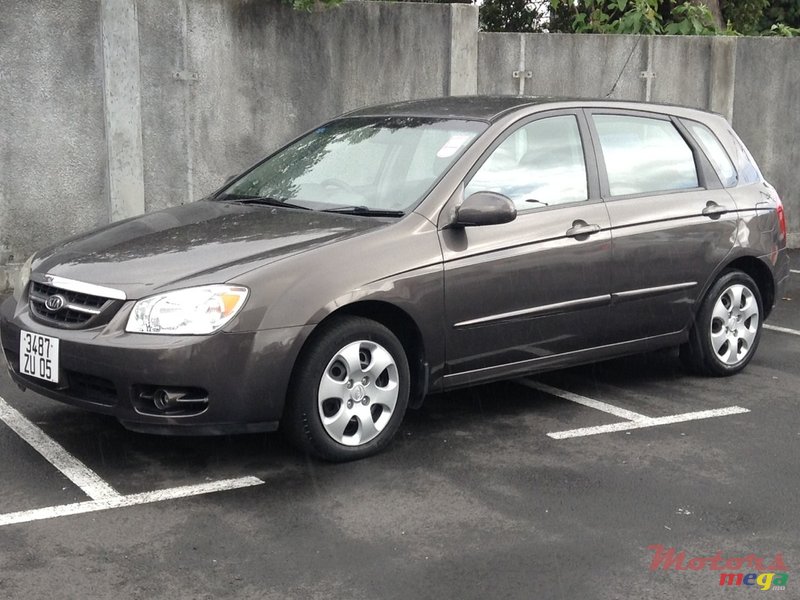 2005' Kia Cerato photo #1