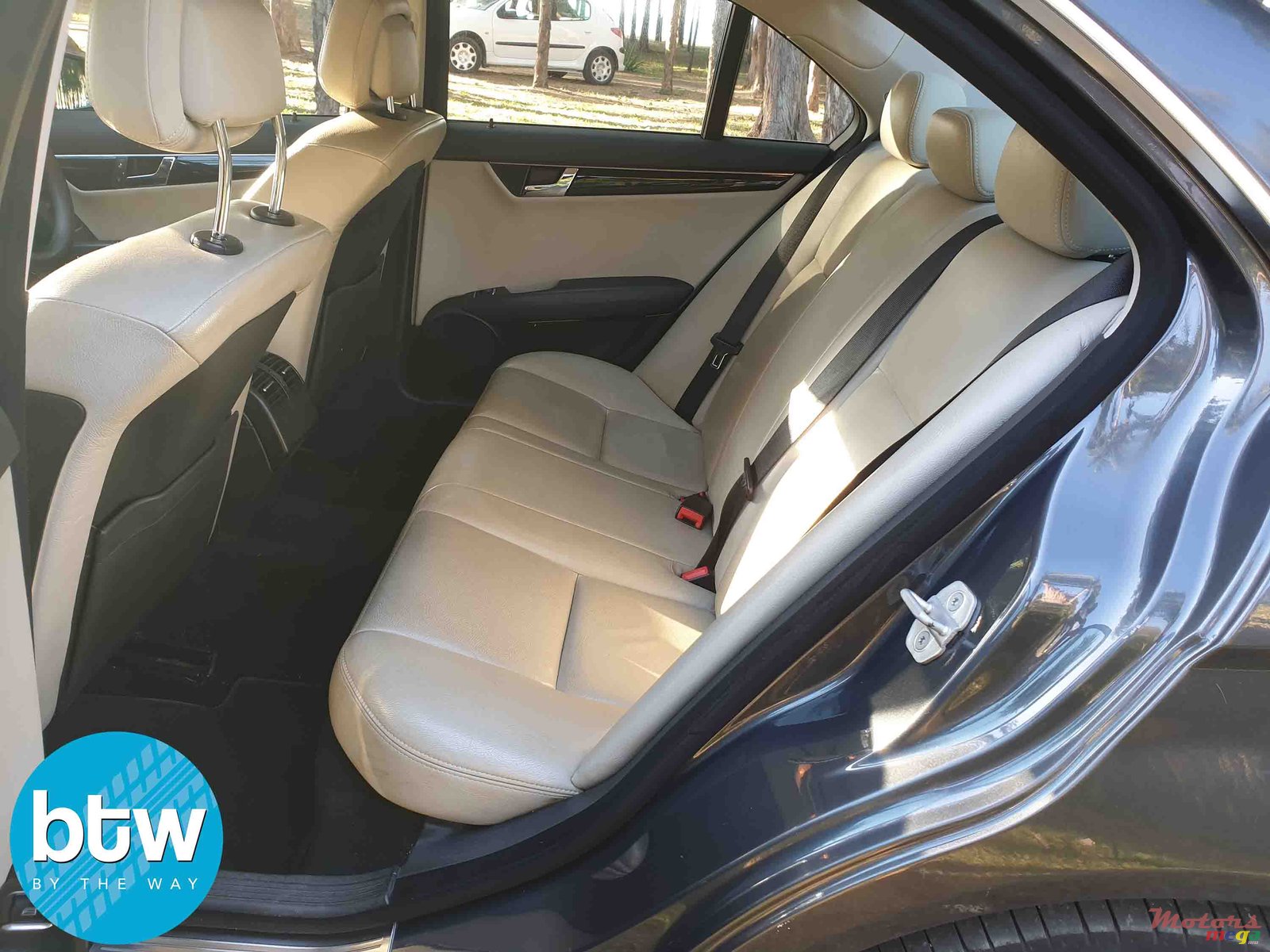 2010' Mercedes-Benz C-Class 180 Blue Efficiency photo #3