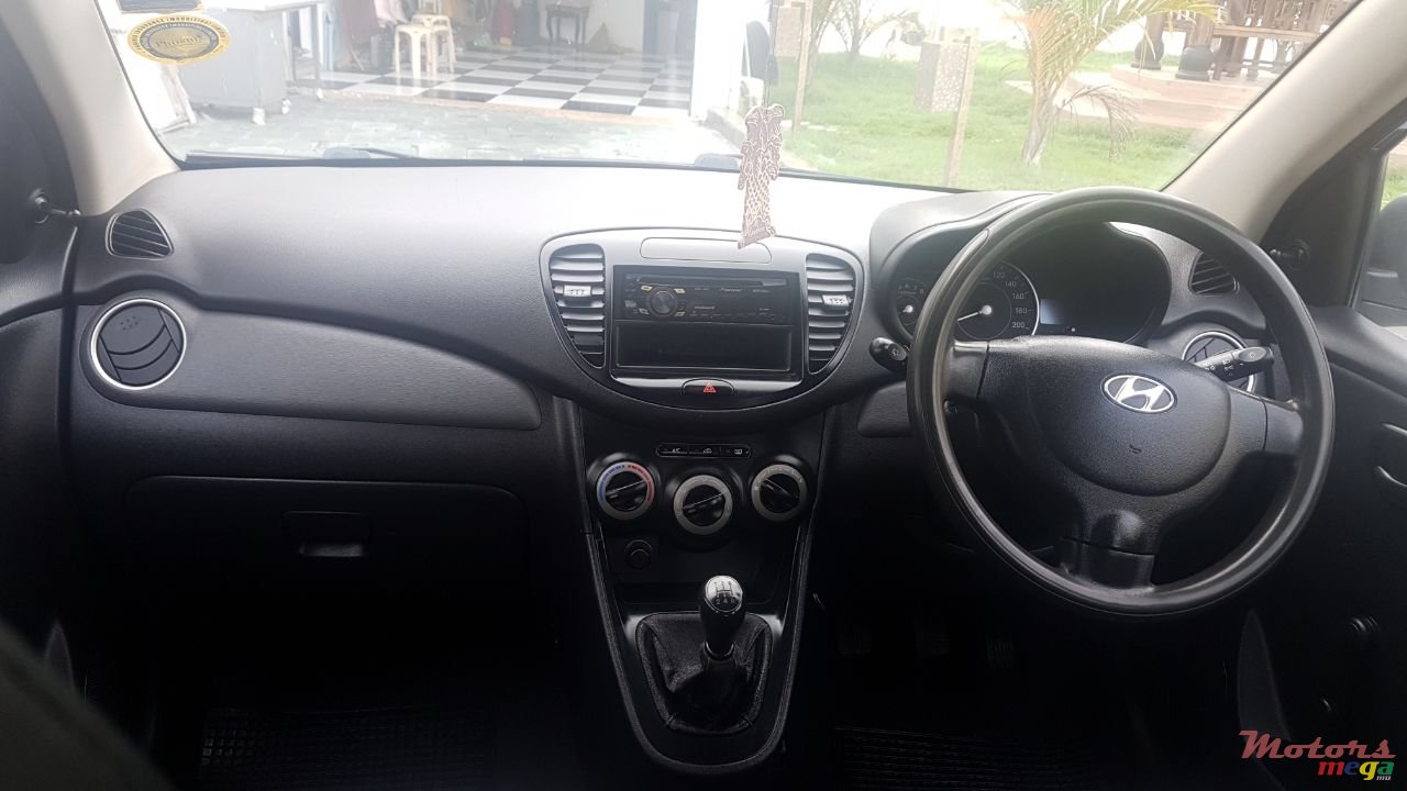 2012' Hyundai i10 photo #7