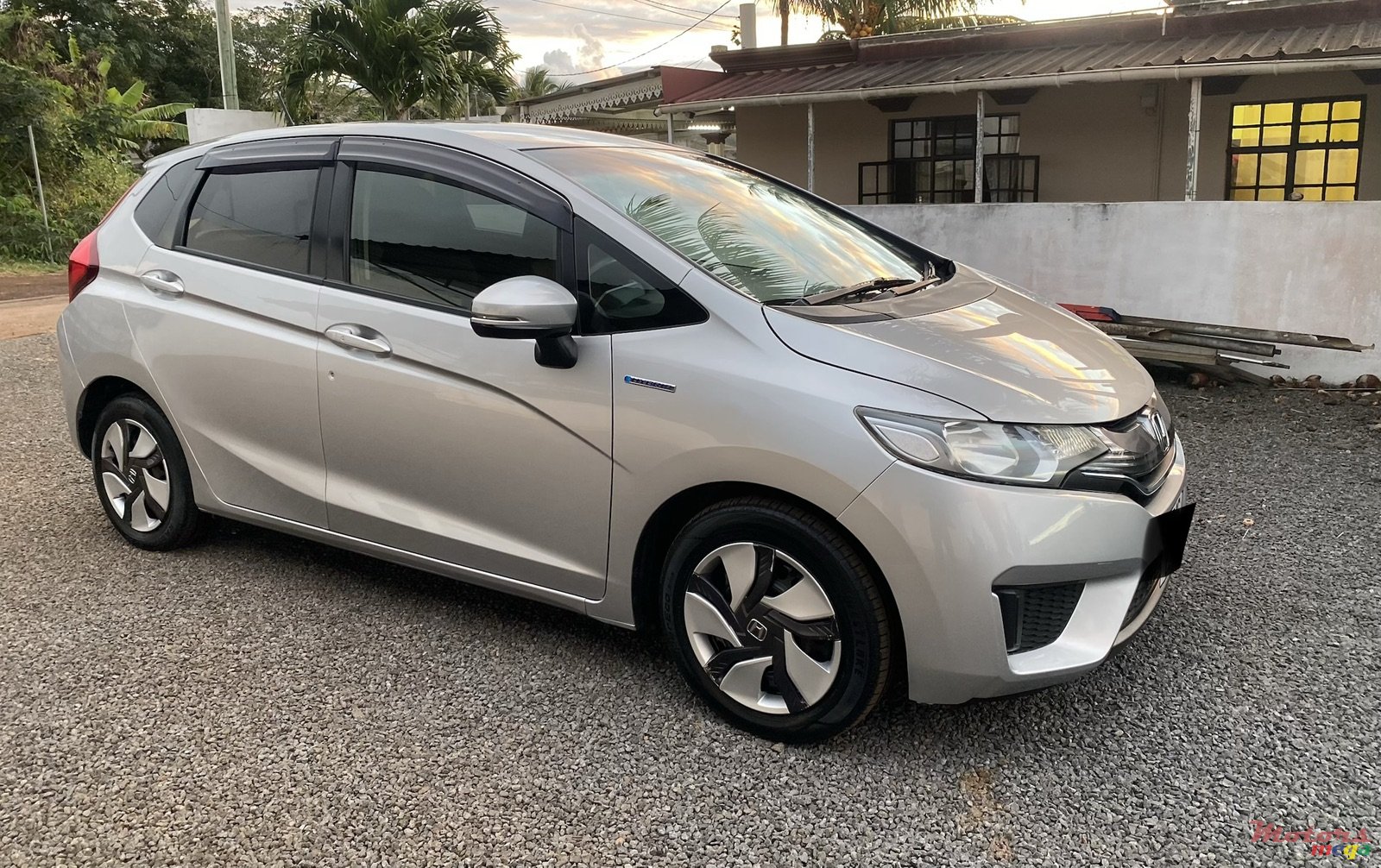 2014' Honda Fit Hybrid photo #2