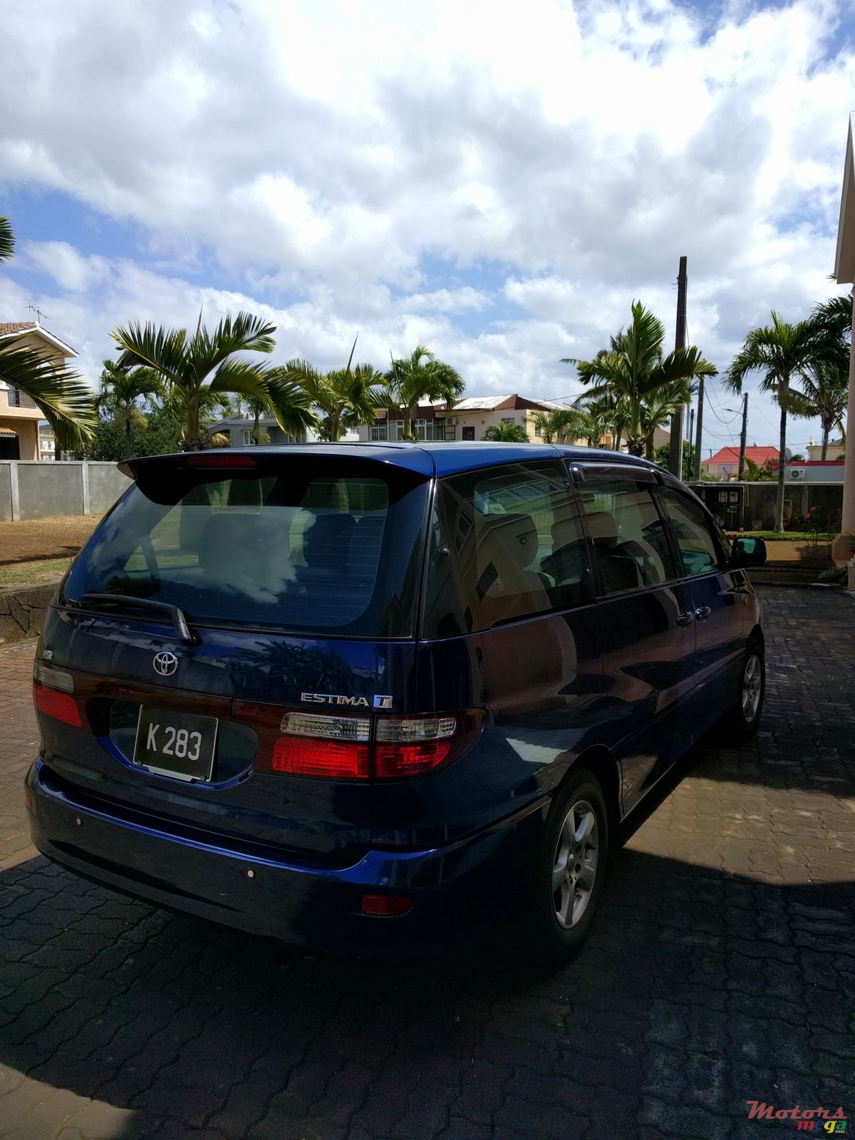 2002' Toyota Estima photo #2