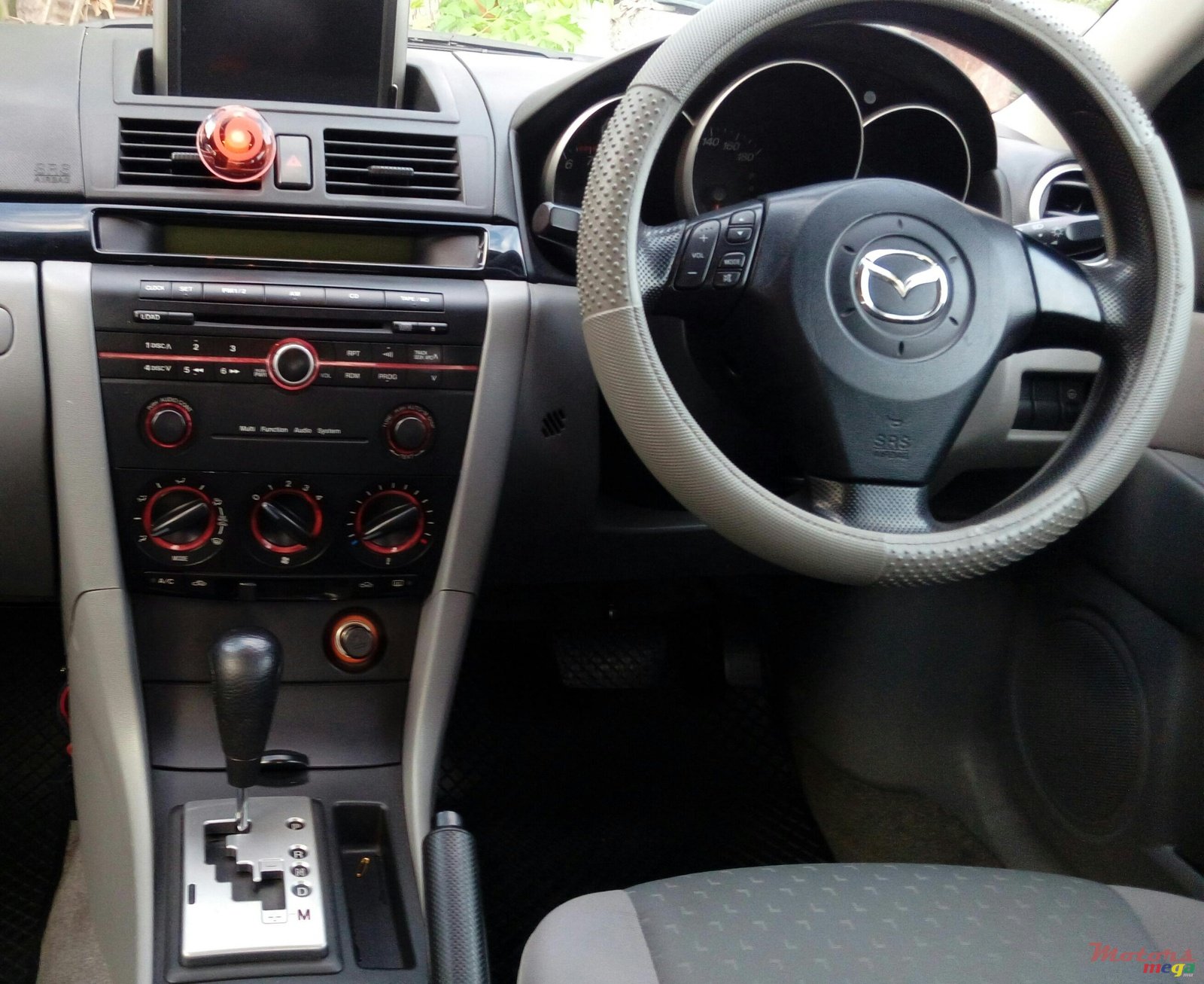 2005' Mazda Axela photo #2